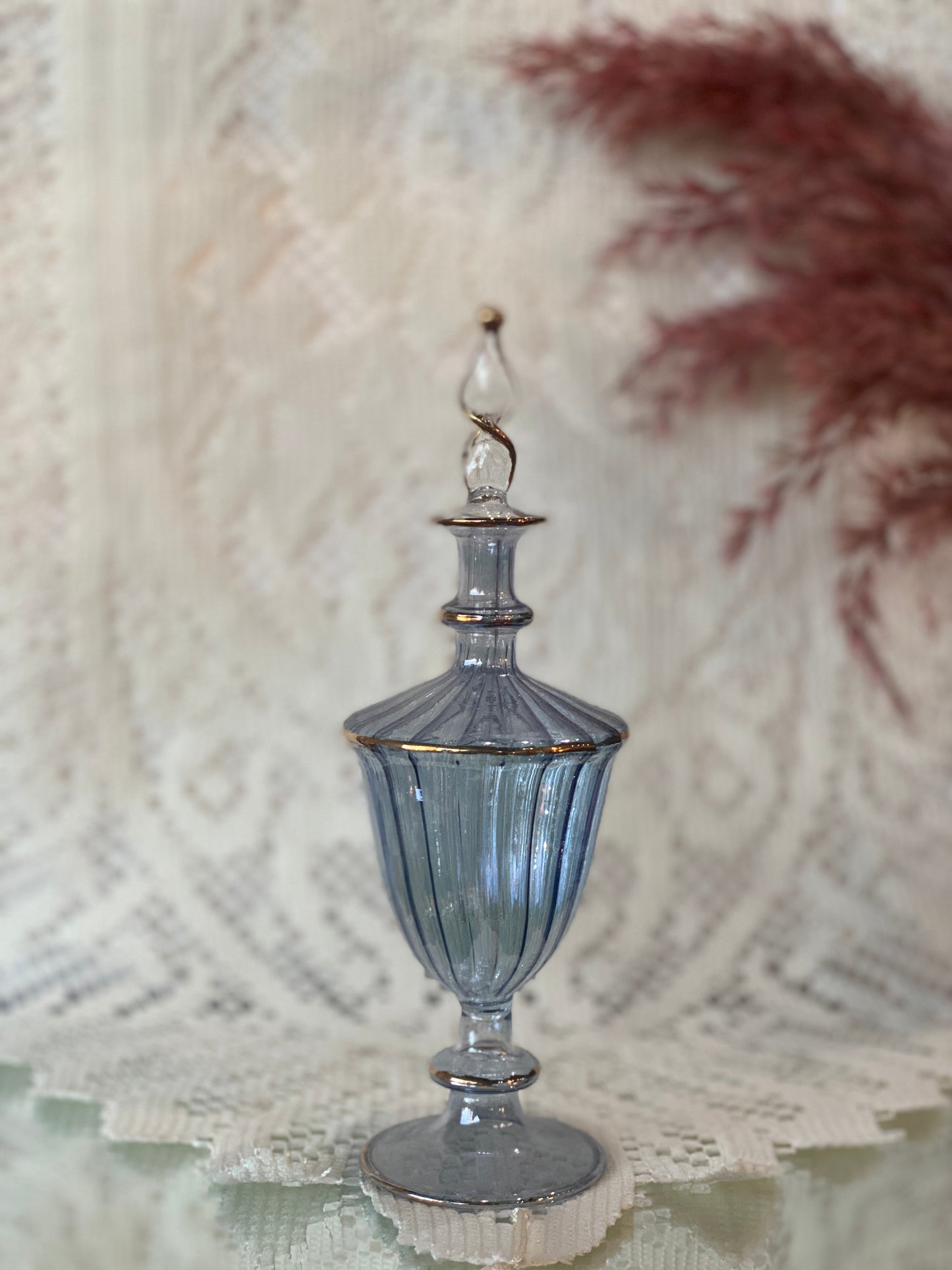 Delicate Glass Perfume Bottle with Stopper